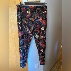 Lularoe Tall & Curvy Leggings Black Paisley